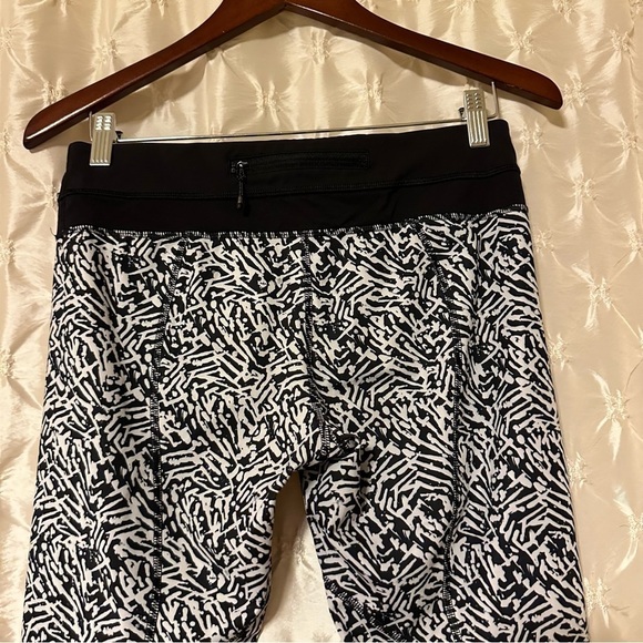 Lululemon Run: Inspire Crop II Leggings Animal Black White - Picture 8 of 14